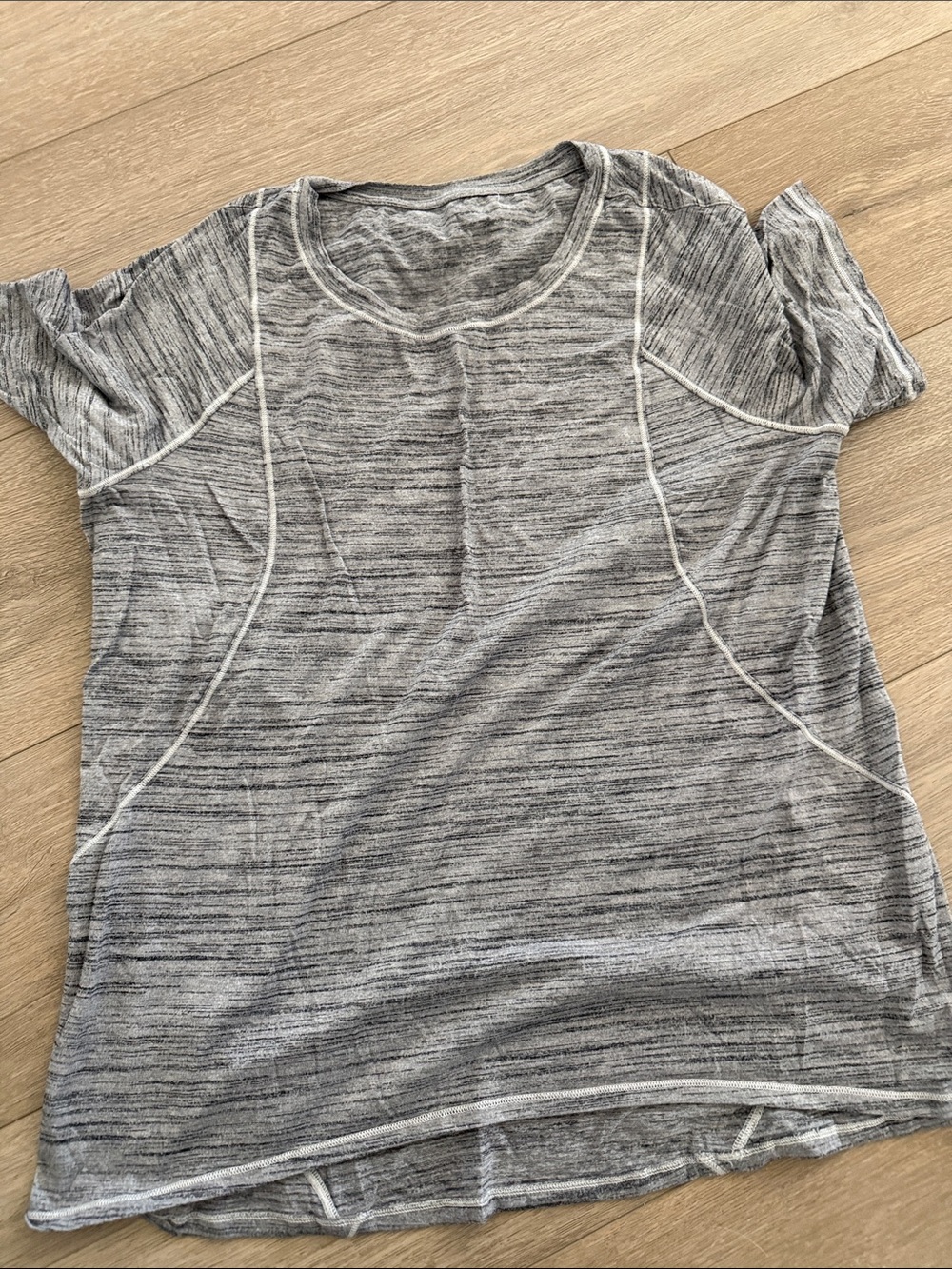 lululemon athletica Heathered Gray Short Sleeve Tee